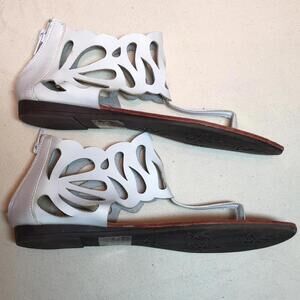 Bumper “Lory” white shoes cutout Gladiator thong flats sz 8